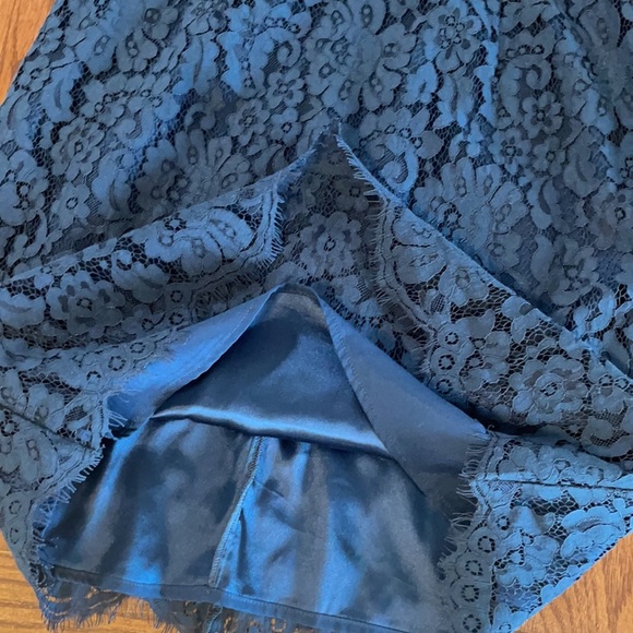 NWOT NY & company EVA MENDEZ NAVY FLORAL LACE OVERLAY Formal dress size 8 NAVY - Picture 15 of 16